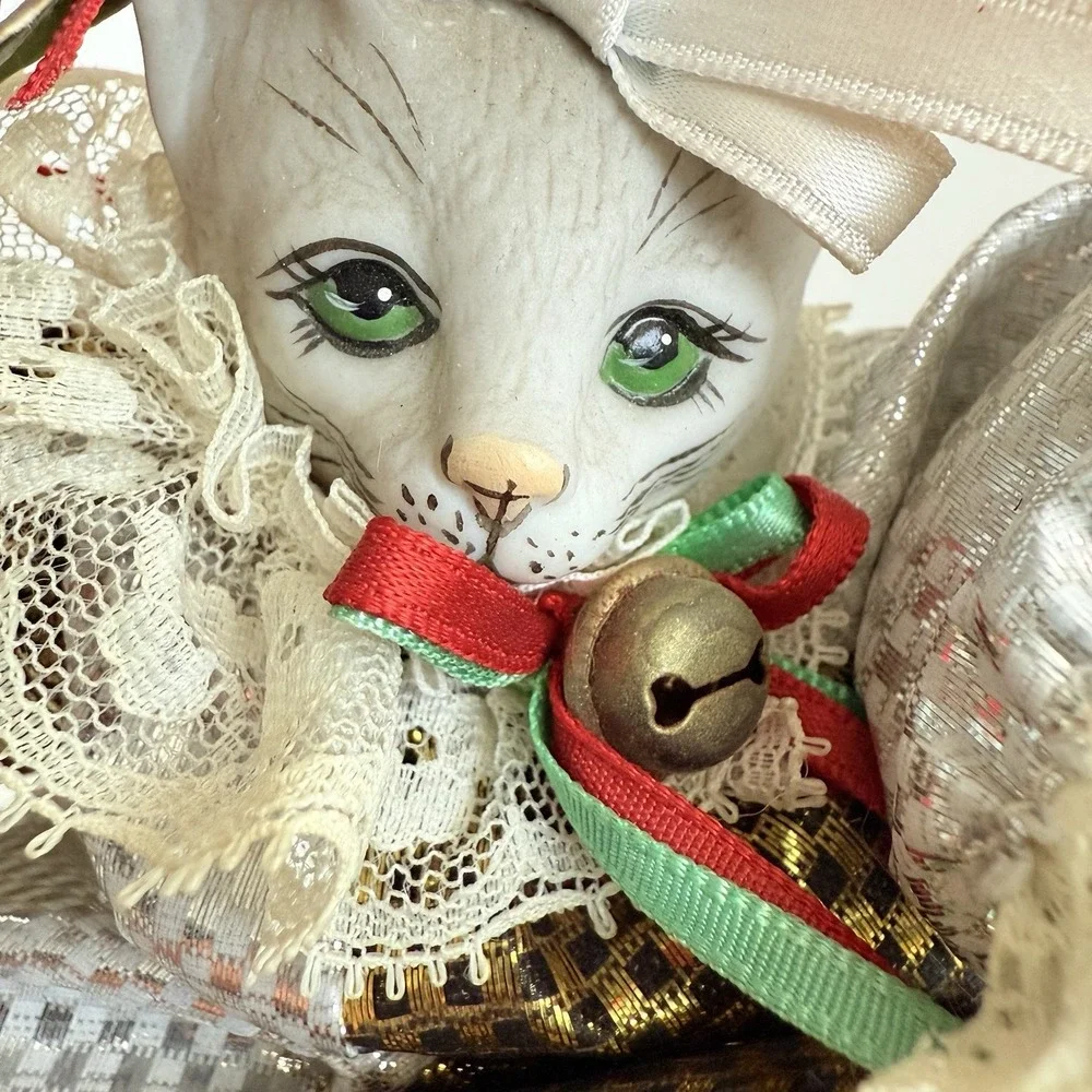 Vintage Bradley Cat Music Box Plays Jingle Bells Animated 7